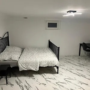 Apartment Calm Souterrain Appertment In 